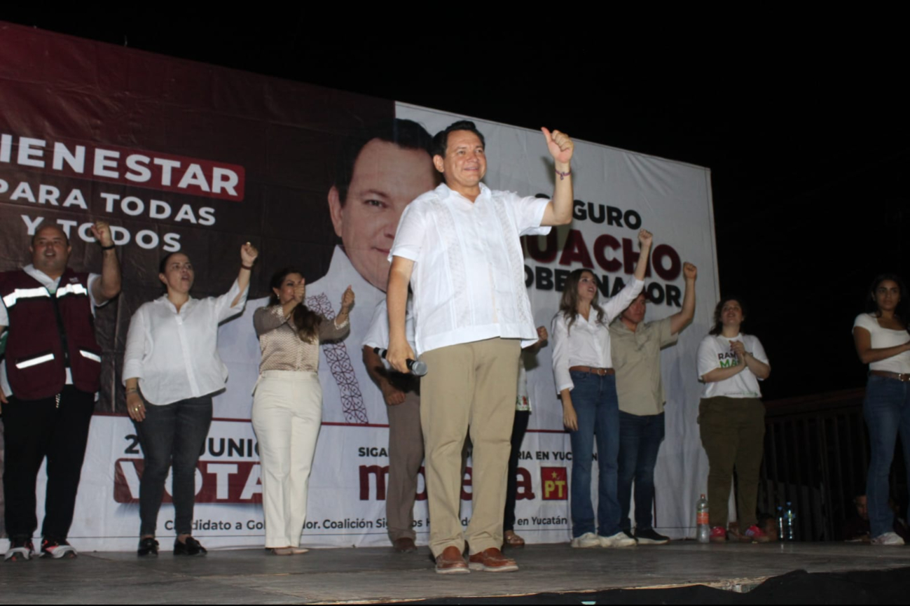"Huacho" Díaz Mena agradeció por el recibimiento a las madres de Progreso "Huacho" Díaz Mena agradeció por el recibimiento a las madres de Progreso