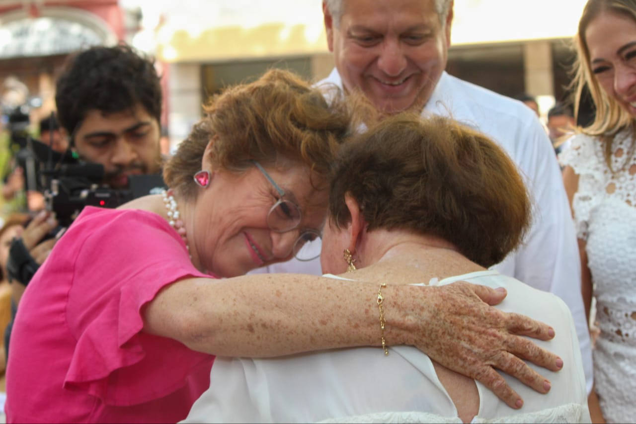 La gobernadora interina María Fritz reconoció la labor de las madres yucatecas La gobernadora interina María Fritz reconoció la labor de las madres yucatecas