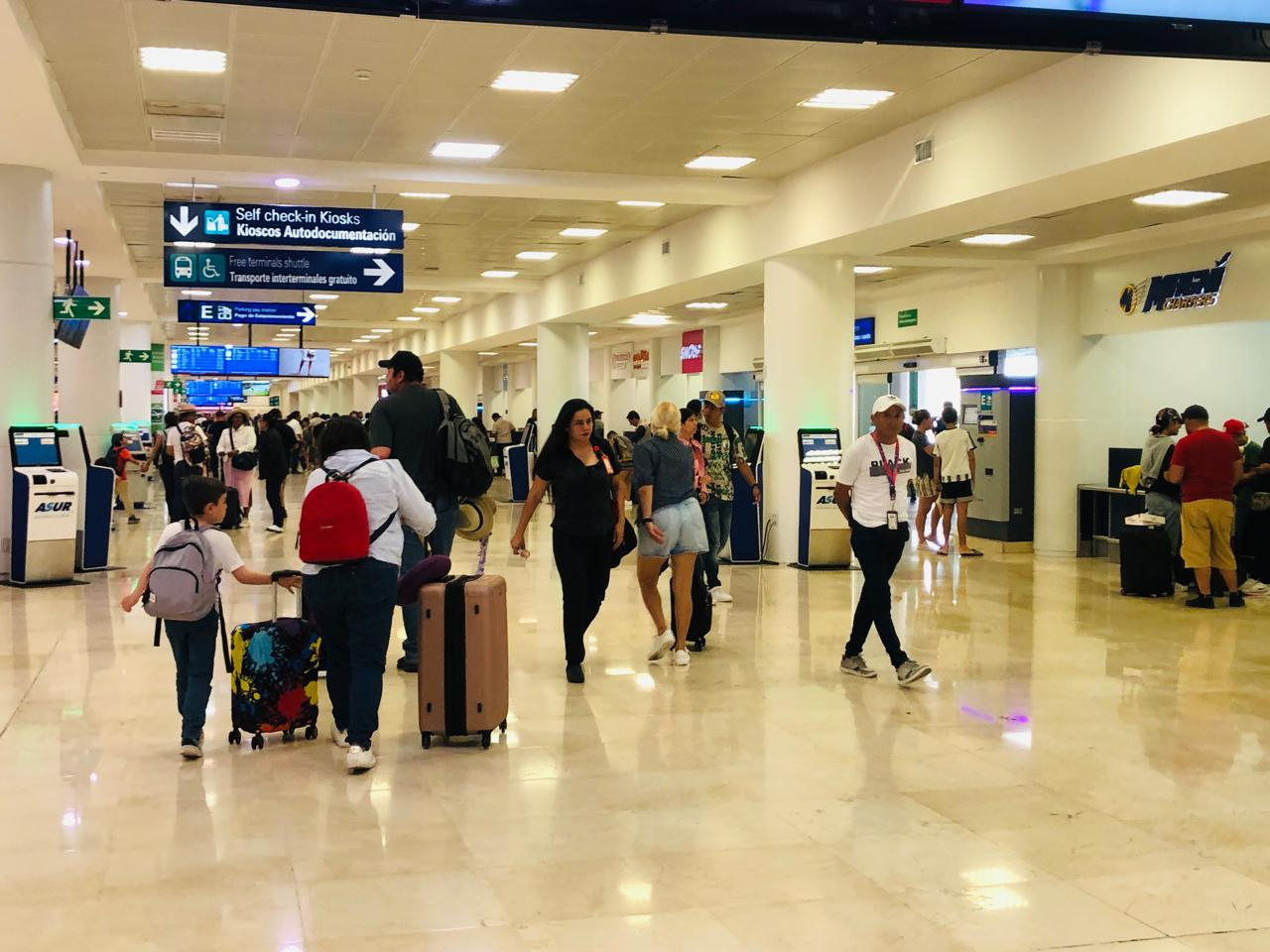 La movilidad de pasajeros se mantiene en el aeropuerto de Cancún La movilidad de pasajeros se mantiene en el aeropuerto de Cancún