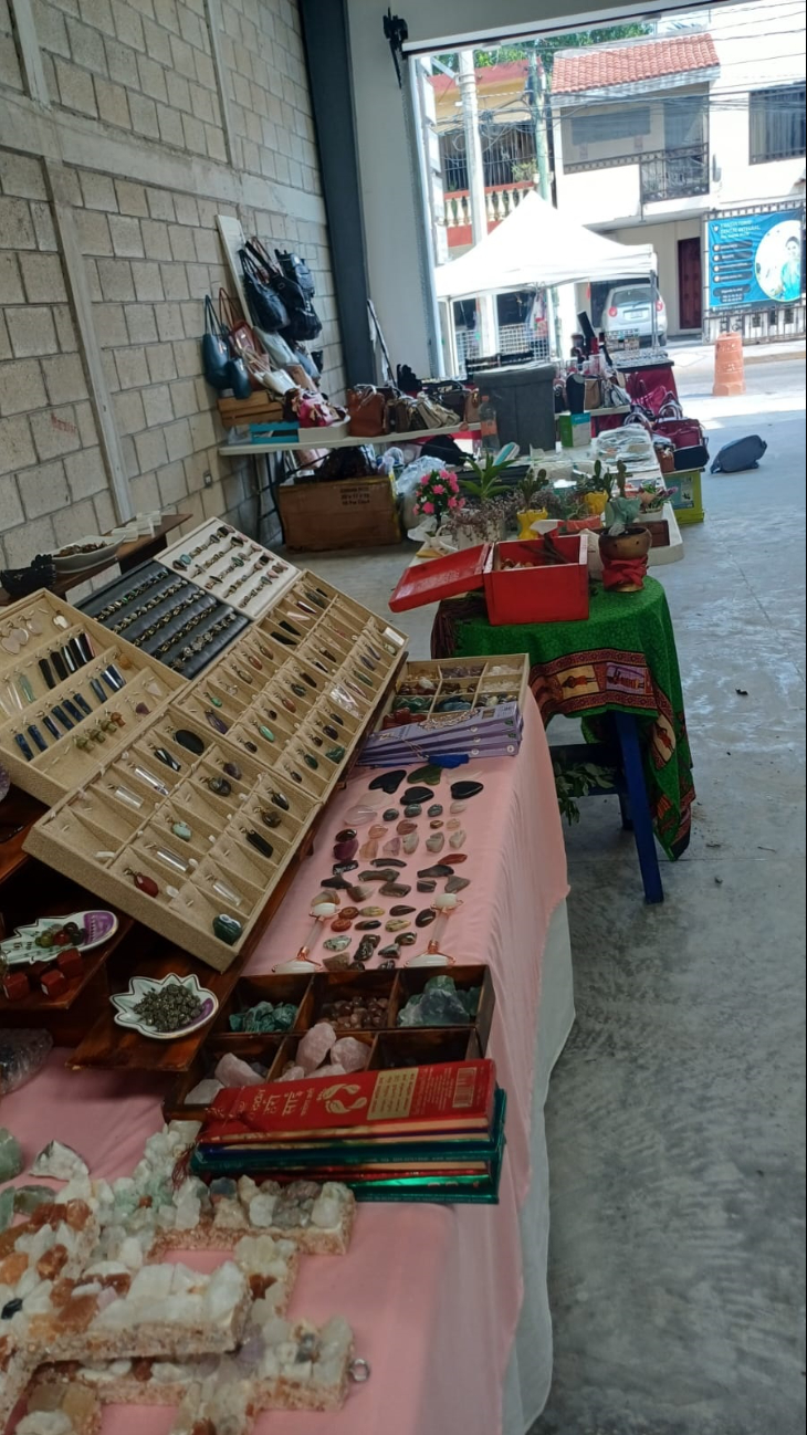 Locatarios ofrecen productos a precios accesibles Locatarios ofrecen productos a precios accesibles