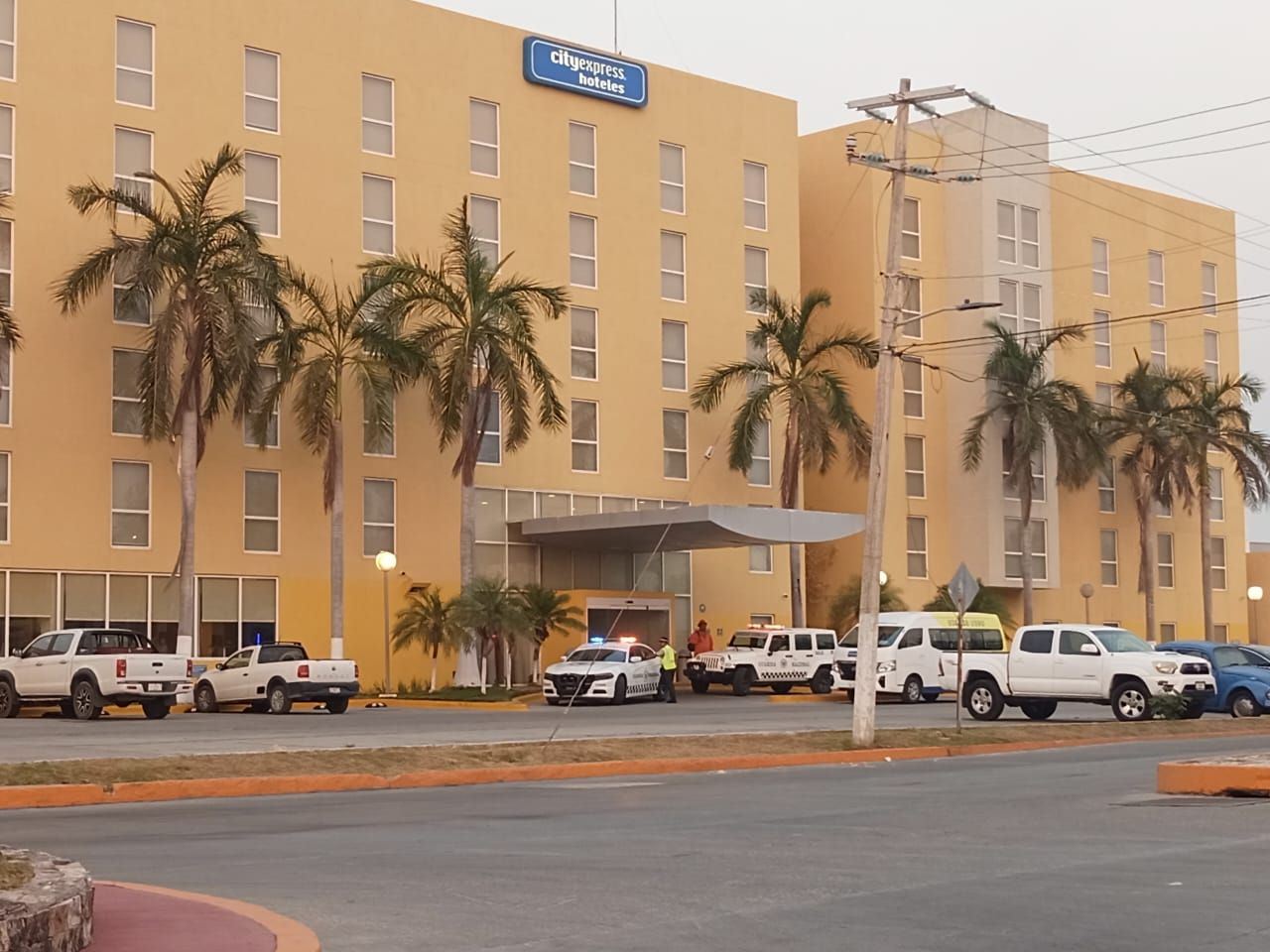 Al parecer, se recibió una llamada de emergencias donde indicaban de personas fuertemente armadas