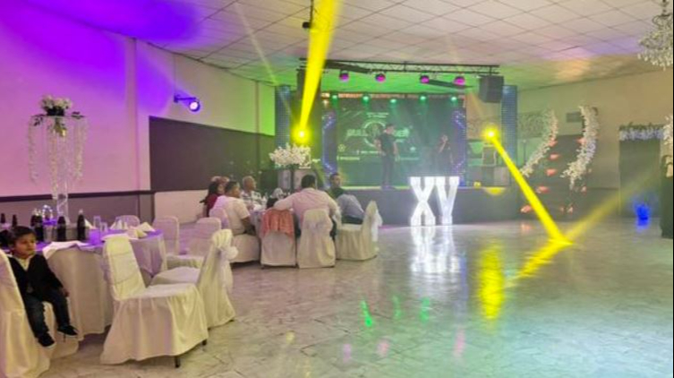 Desconocidos alegraron a la quinceañera Desconocidos alegraron a la quinceañera