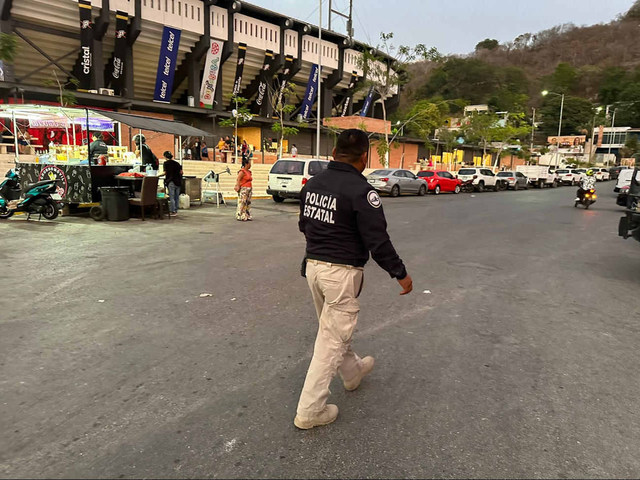 Elementos de la Policía Estatal cerraron el tráfico vehicular Elementos de la Policía Estatal cerraron el tráfico vehicular