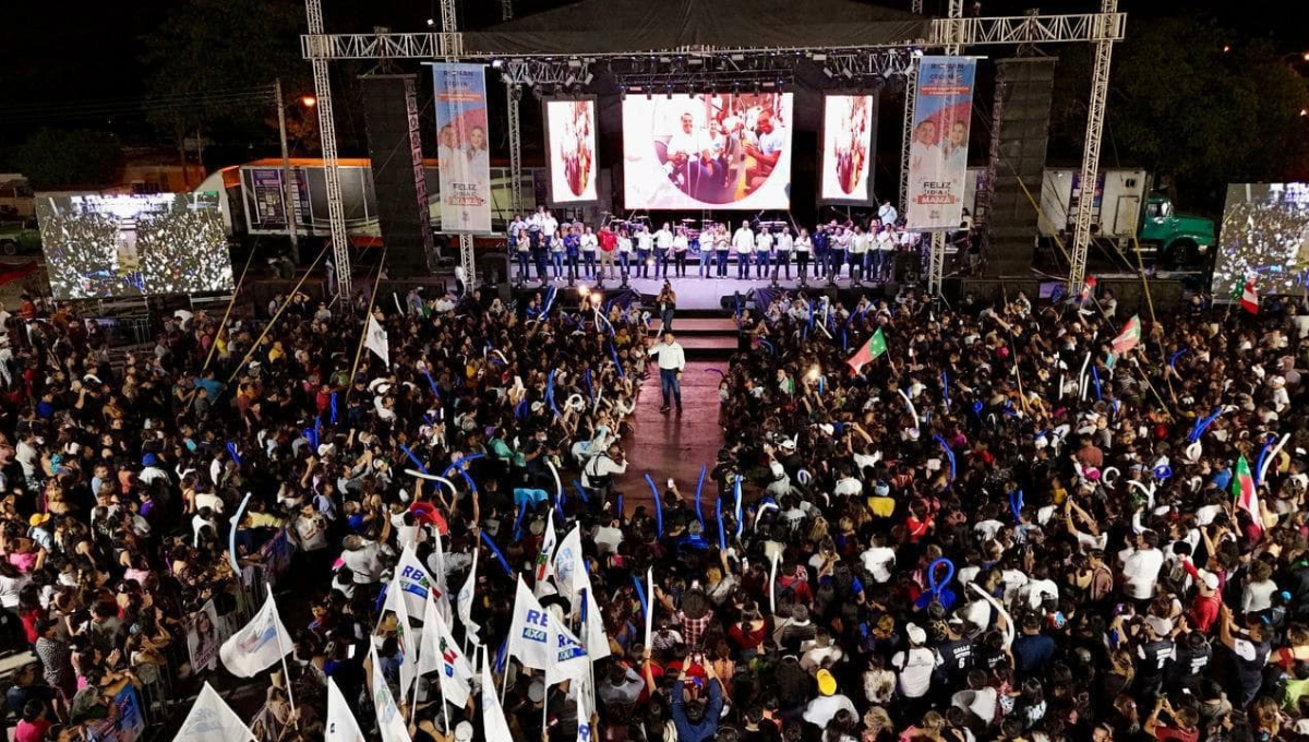 El festejo de las madres fue organizado como parte de los eventos de Renán Barrera Concha, candidato a la gubernatura de Yucatán El festejo de las madres fue organizado como parte de los eventos de Renán Barrera Concha, candidato a la gubernatura de Yucatán