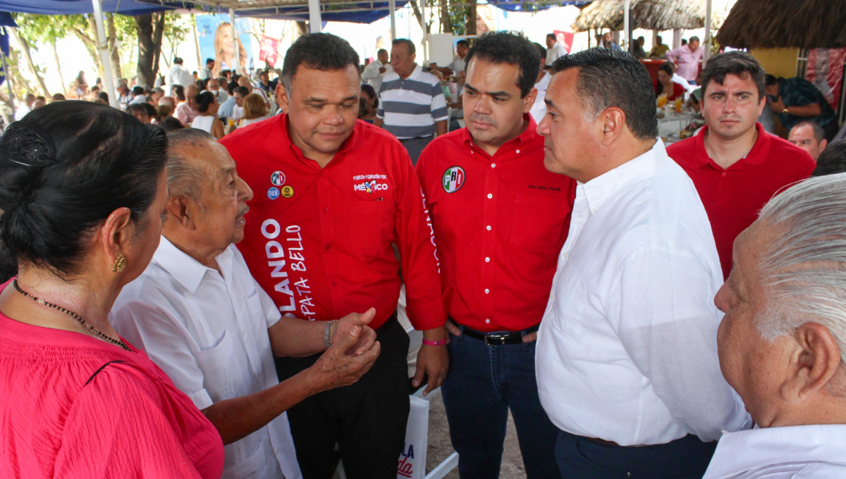 El llamado 'desayuno de la amistad' se realiza desde hace 35 años por la vieja guardia del Partido Revolucionario Institucional, pero esta vez tuvo invitados impensables años antas