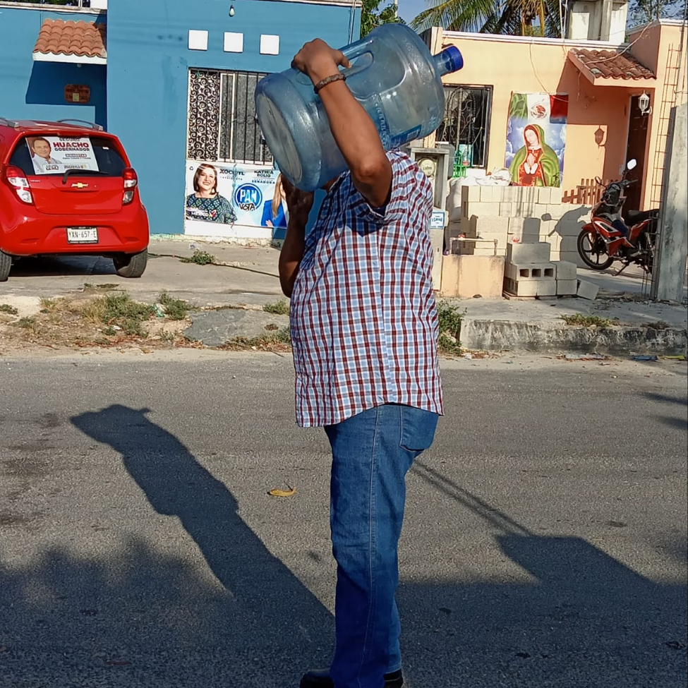 Comercios han tenido que reabastecer los garrafones hasta tres veces por semana Comercios han tenido que reabastecer los garrafones hasta tres veces por semana