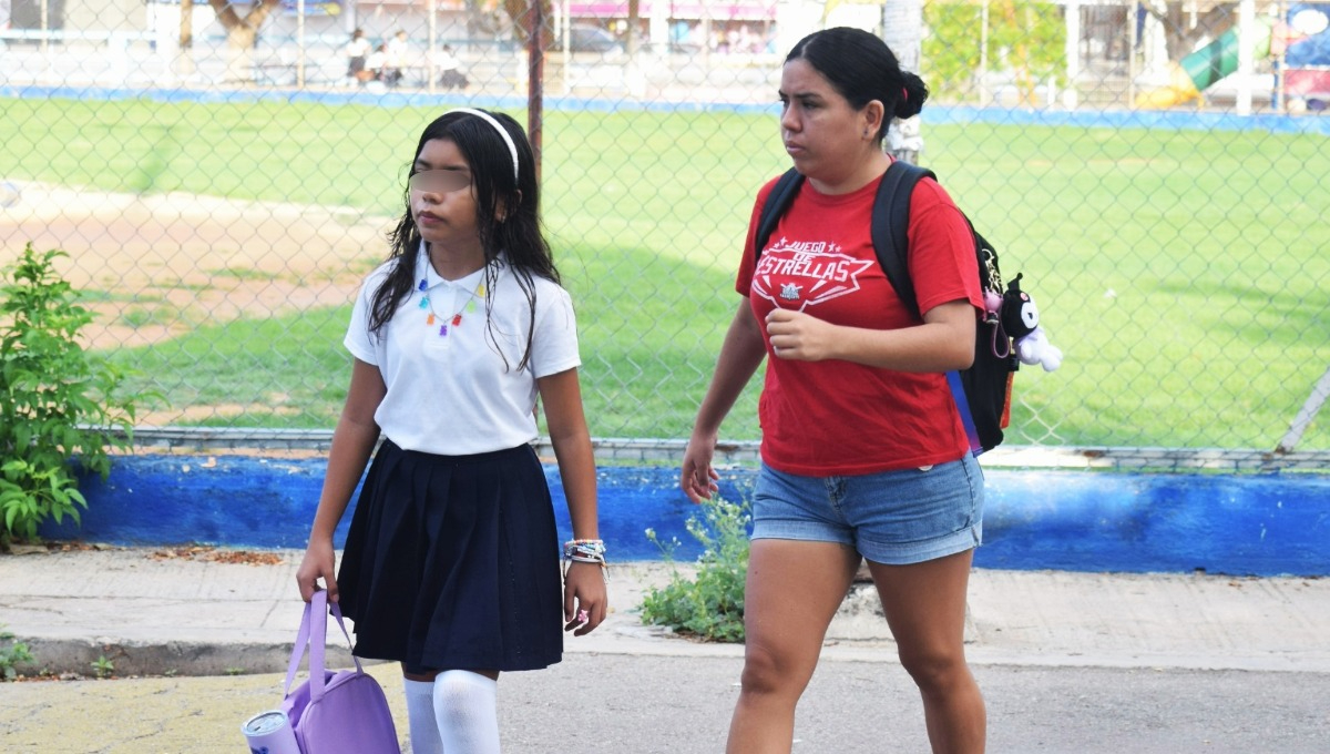 A pesar de que se anunció la ola de calor en Yucatán, y México, la Secretaría de Educación no ha impulsado acciones para proteger a los estudiantes A pesar de que se anunció la ola de calor en Yucatán, y México, la Secretaría de Educación no ha impulsado acciones para proteger a los estudiantes