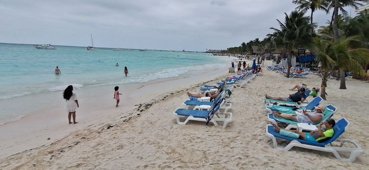 Las playas se llenaron de bañistas que querían escapar de las altas temperaturas Las playas se llenaron de bañistas que querían escapar de las altas temperaturas