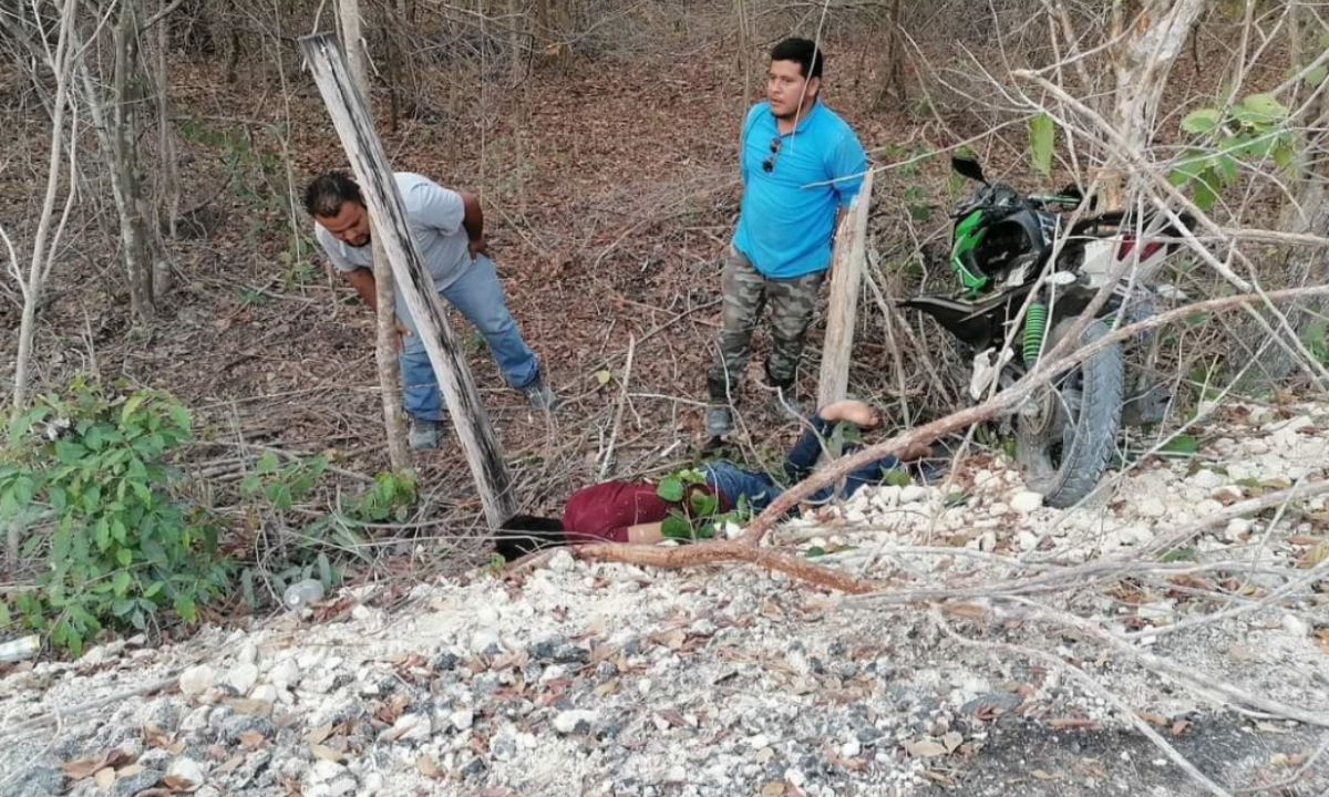 Motociclista termina lesionado al salirse de la carretera en Escárcega 