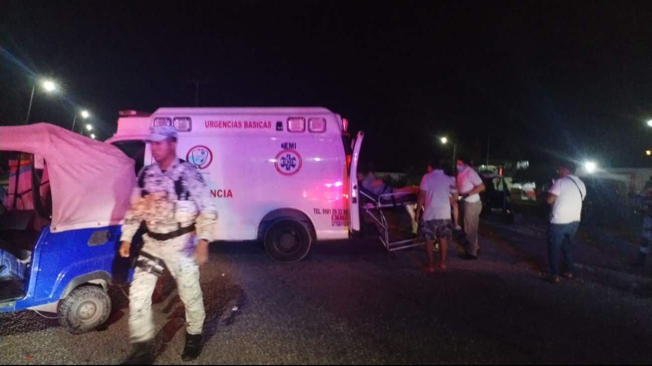 Paramédicos acudieron al rescate de los pasajeros en Cancún Paramédicos acudieron al rescate de los pasajeros en Cancún