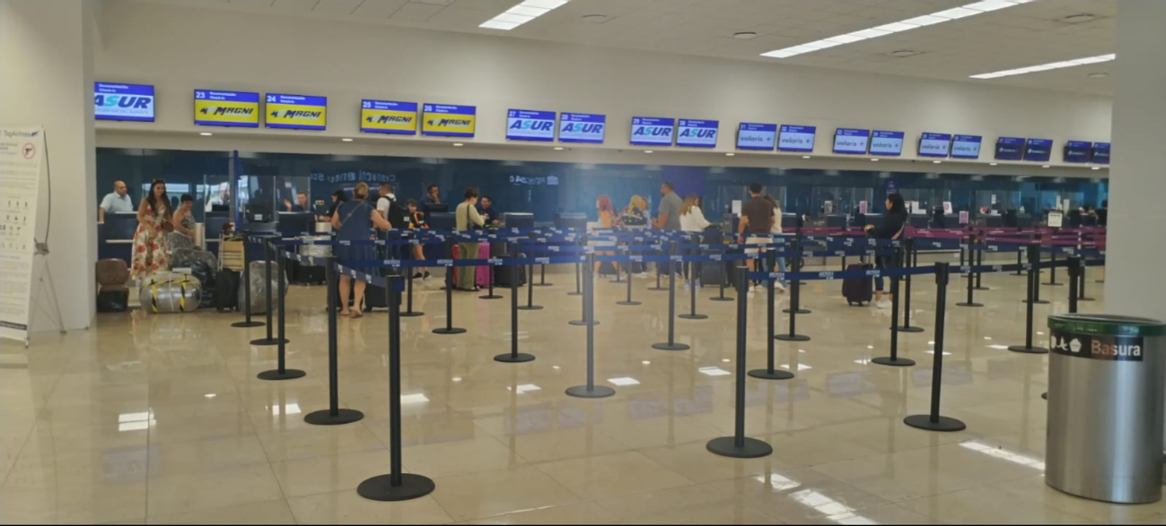 Pasajeros de American Airlines han sido enviados a otro vuelo Pasajeros de American Airlines han sido enviados a otro vuelo
