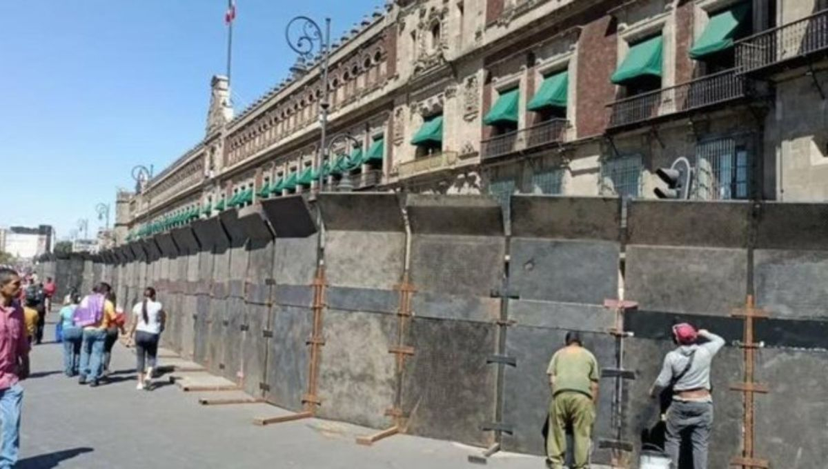 Palacio Nacional amanece blindado tras ataque de normalistas de  Ayotzinapa