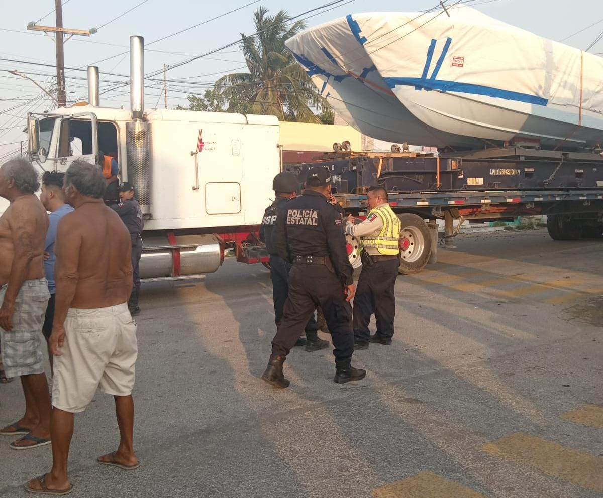 Elementos de la policía de Progreso intervinieron para que el hombre no sea linchado Elementos de la policía de Progreso intervinieron para que el hombre no sea linchado
