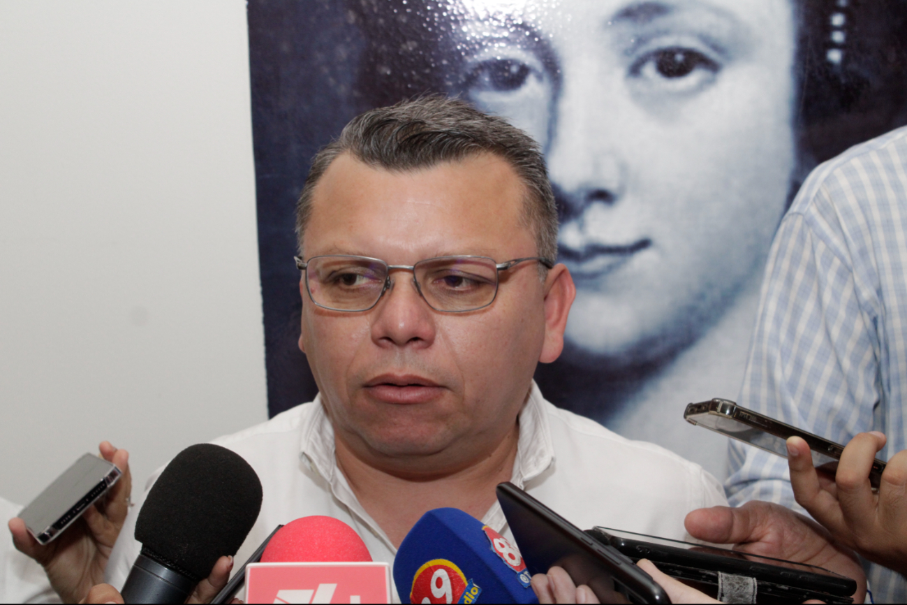 Moisés Bates Aguilar comentó que con reportes de la propia SSP se sabe que los solicitantes ya han tenido contacto y comunicación directa. Moisés Bates Aguilar comentó que con reportes de la propia SSP se sabe que los solicitantes ya han tenido contacto y comunicación directa.