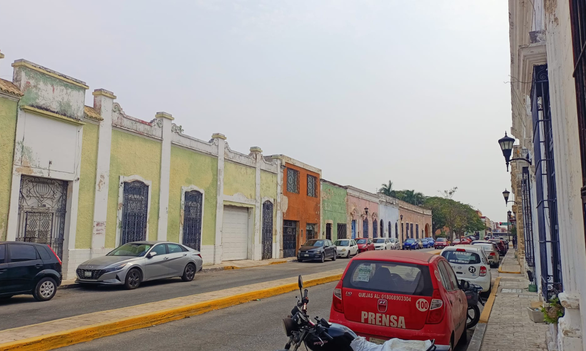 Humo de incendios en Campeche nubla el cielo