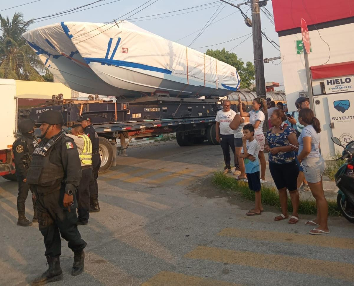El conductor intentó huir, luego de reventar los cables, pero vecinos lo retuvieron El conductor intentó huir, luego de reventar los cables, pero vecinos lo retuvieron