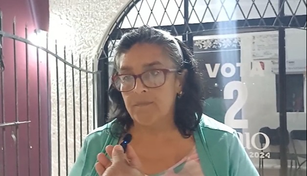 Acusó que quieren entregar escrituras sin agua, luz, sin nada, cuando no debe ser así por lo que señaló que Paul “N” es quién le miente a la ciudadanía Acusó que quieren entregar escrituras sin agua, luz, sin nada, cuando no debe ser así por lo que señaló que Paul “N” es quién le miente a la ciudadanía