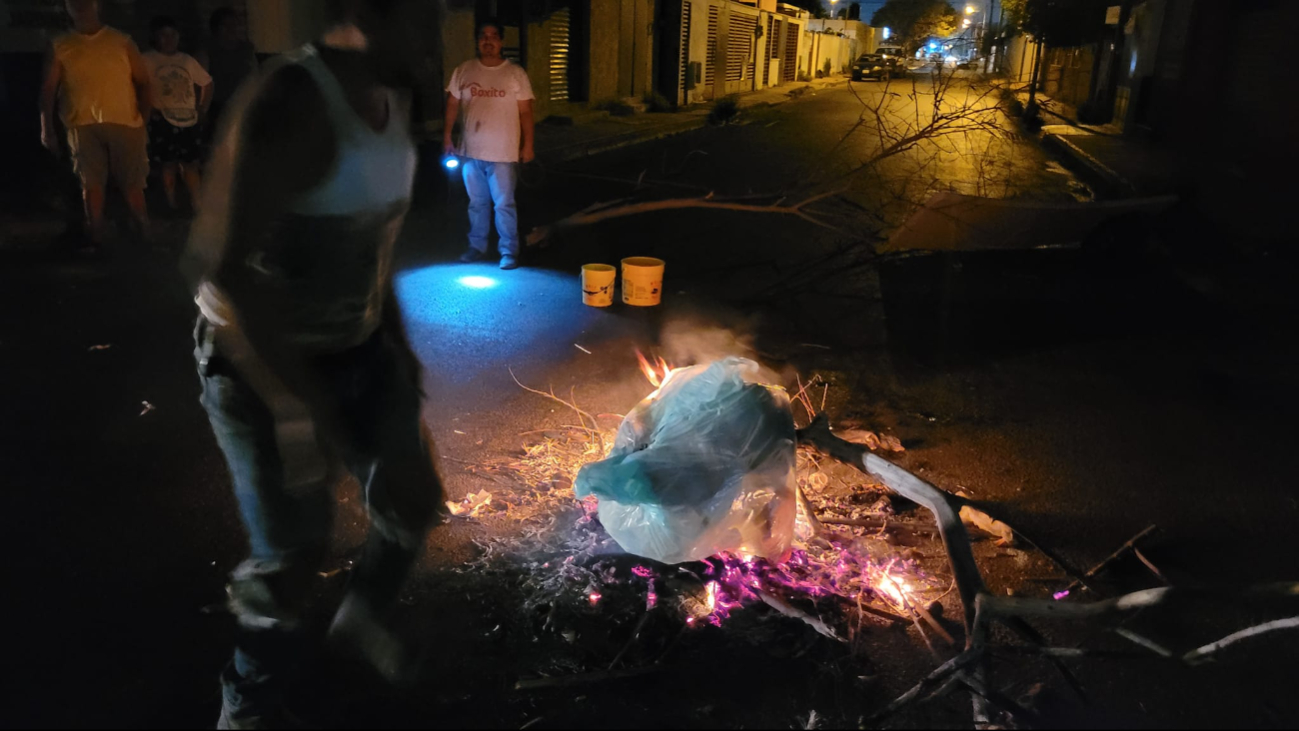 En Mérida, vecinos han hecho protestas por los apagones En Mérida, vecinos han hecho protestas por los apagones