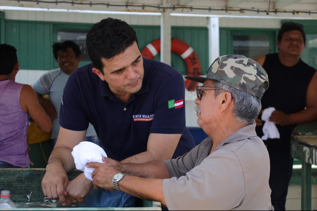 Erik Rihani González durante un evento de campaña en Progreso Erik Rihani González durante un evento de campaña en Progreso