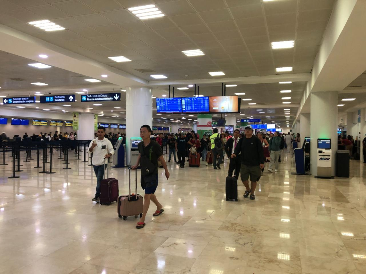 La movilidad de pasajeros se mantiene en el aeropuerto de Cancún La movilidad de pasajeros se mantiene en el aeropuerto de Cancún