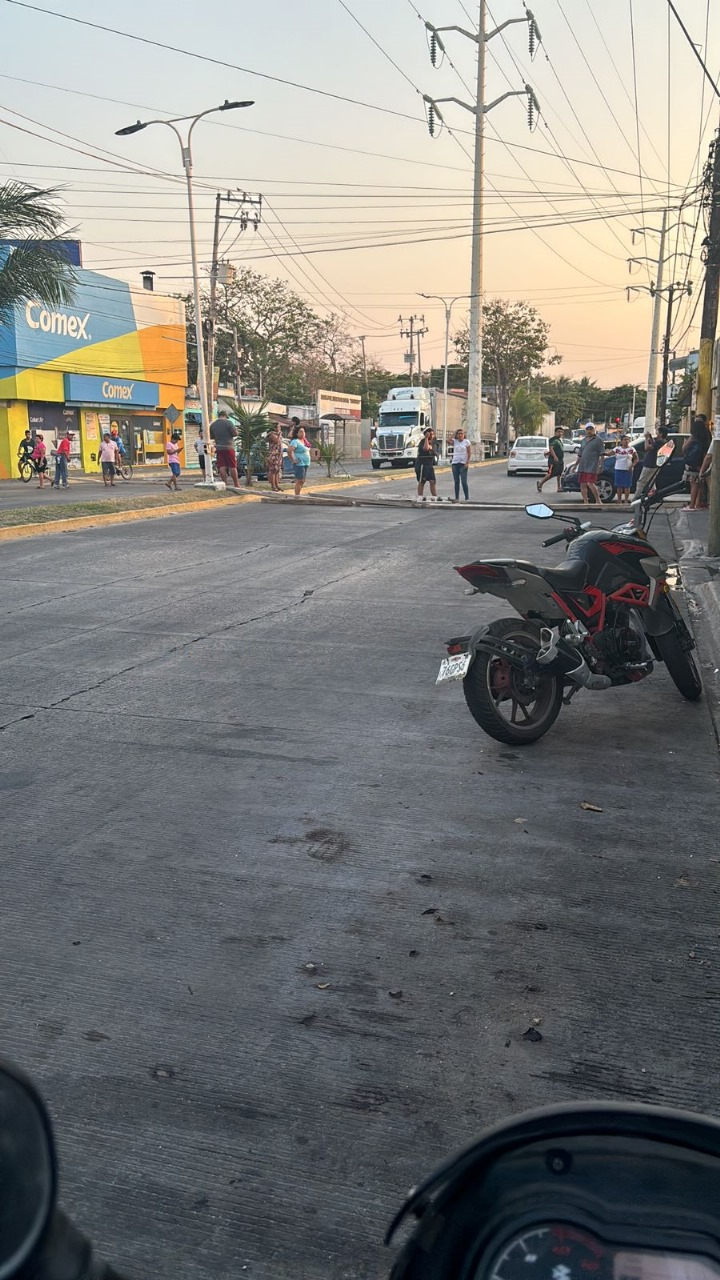 Los habitantes de la Isla han procedido a cerrar calles como forma de presión Los habitantes de la Isla han procedido a cerrar calles como forma de presión