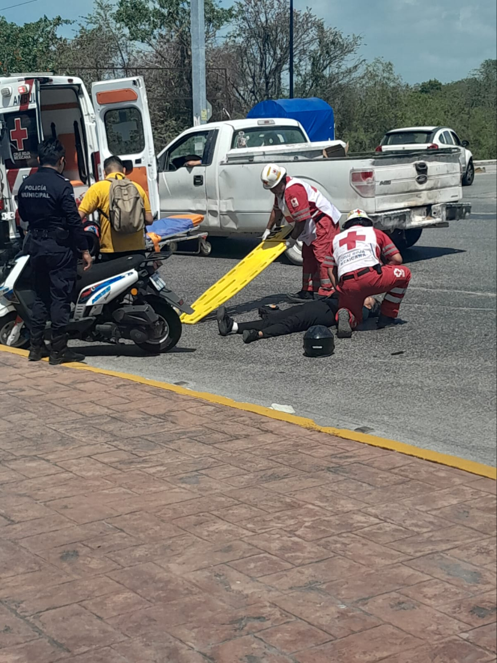 El motociclista habría presentado varias fracturas El motociclista habría presentado varias fracturas