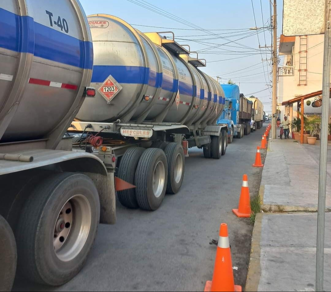 El tráiler circulaba por el centro de Progreso El tráiler circulaba por el centro de Progreso
