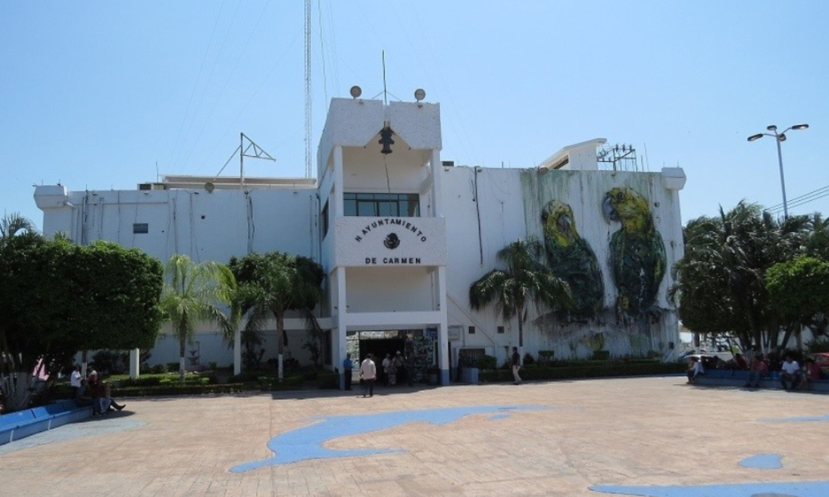 Trabajadores del Ayuntamiento de Ciudad del Carmen acusan de no recibir bonos desde hace 2 años 