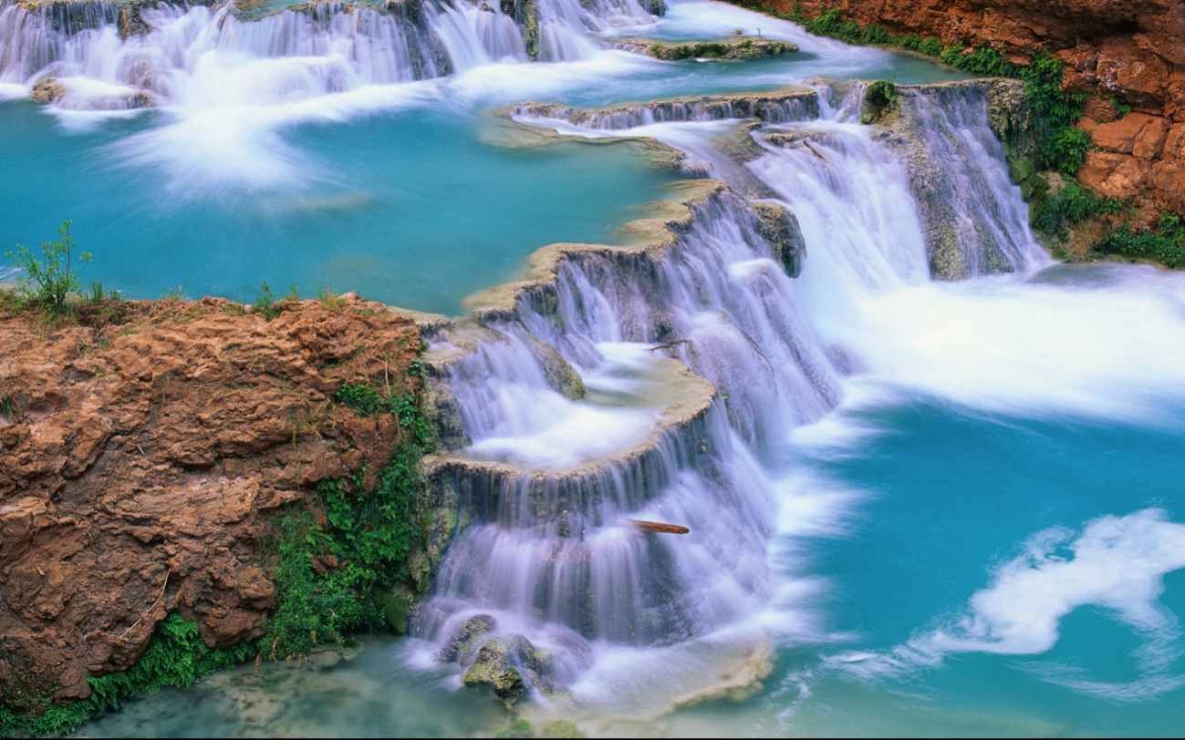 Las cascadas de agua azul son un referente natural de Chiapas Las cascadas de agua azul son un referente natural de Chiapas