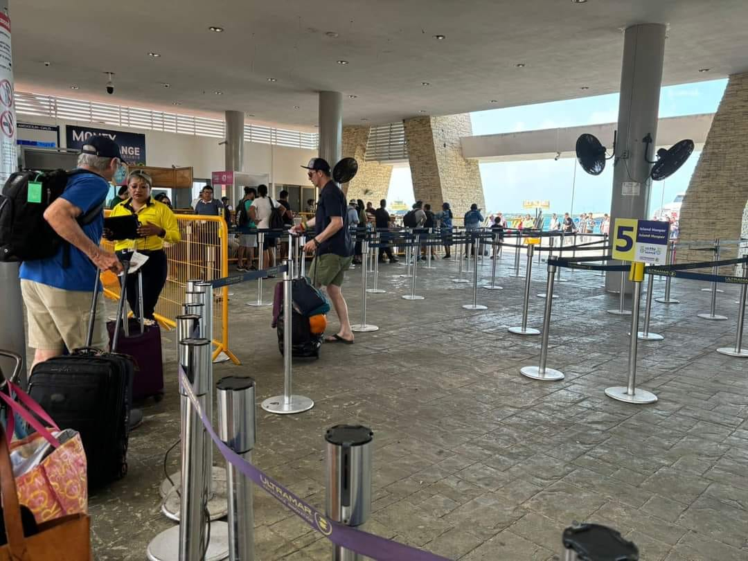 Denuncian a Ultramar por cobrar hasta 250 pesos a habitantes de Isla Mujeres 