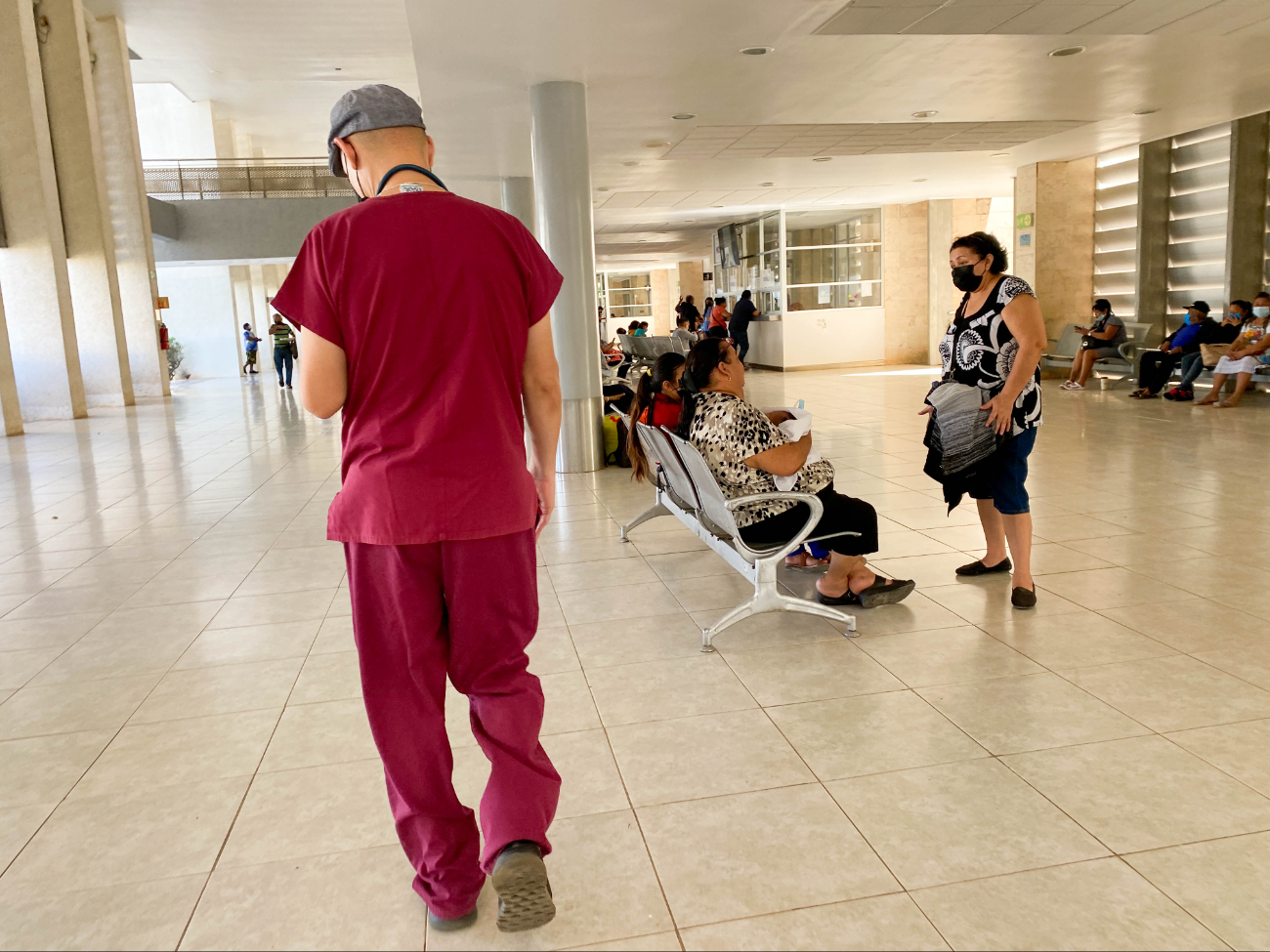 Un especialista sugirió a los ciudadanos no automedicarse para evitar riesgos mayores y acudir a un médico en caso de tener síntomas. Un especialista sugirió a los ciudadanos no automedicarse para evitar riesgos mayores y acudir a un médico en caso de tener síntomas.