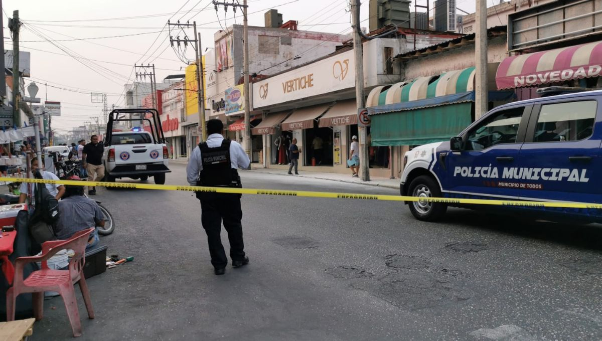 Cortocircuito provoca fuerte incendio en pleno centro de Ciudad del Carmen
