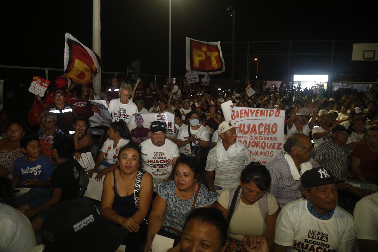 La gente respaldó a Joaquín Díaz Mena en Mérida La gente respaldó a Joaquín Díaz Mena en Mérida