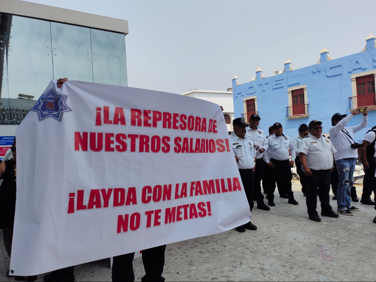 Policías se manifiestan en Palacio de Gobierno Policías se manifiestan en Palacio de Gobierno