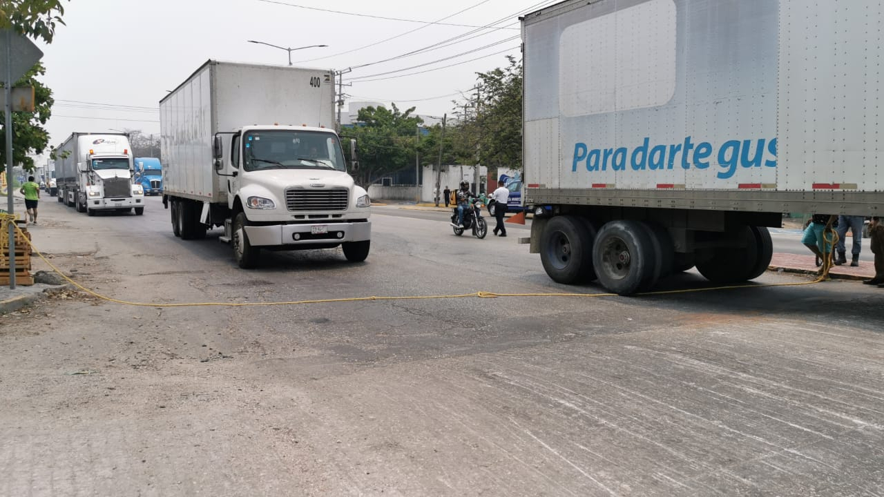Bloquean calles de Ciudad del Carmen / Ricardo Jiménez Bloquean calles de Ciudad del Carmen / Ricardo Jiménez