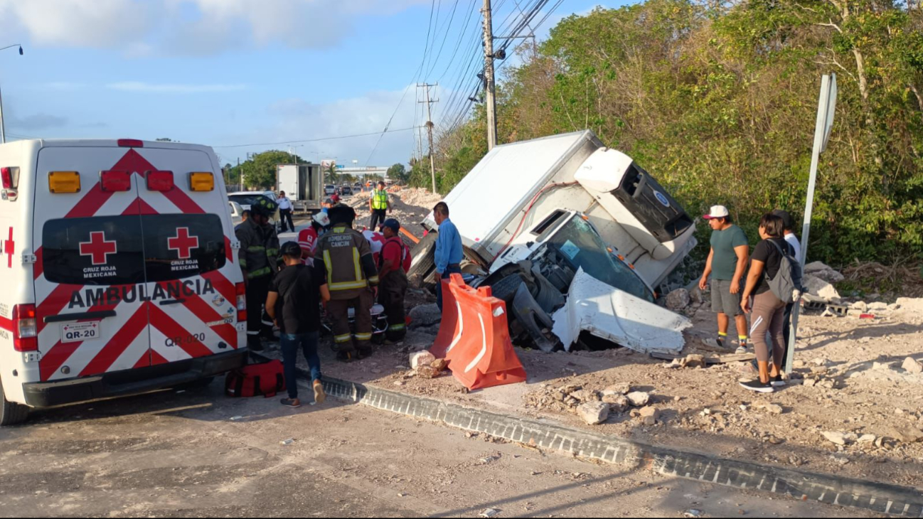 El conductor dormitó y provocó un caos en el bulevar Colosio El conductor dormitó y provocó un caos en el bulevar Colosio