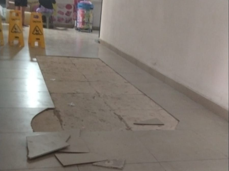 El piso del mercado de Candelaria ha comenzado a desprenderse El piso del mercado de Candelaria ha comenzado a desprenderse