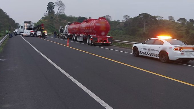 Este sábado un autobús que circulaba en la carretera Cardel-Poza Rica volcó dejando al menos 44 heridos Este sábado un autobús que circulaba en la carretera Cardel-Poza Rica volcó dejando al menos 44 heridos