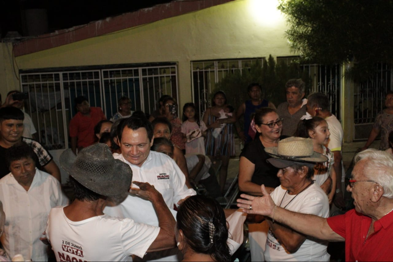Joaquín Díaz Mena visita colonia en Yucatán / Especial Joaquín Díaz Mena visita colonia en Yucatán / Especial