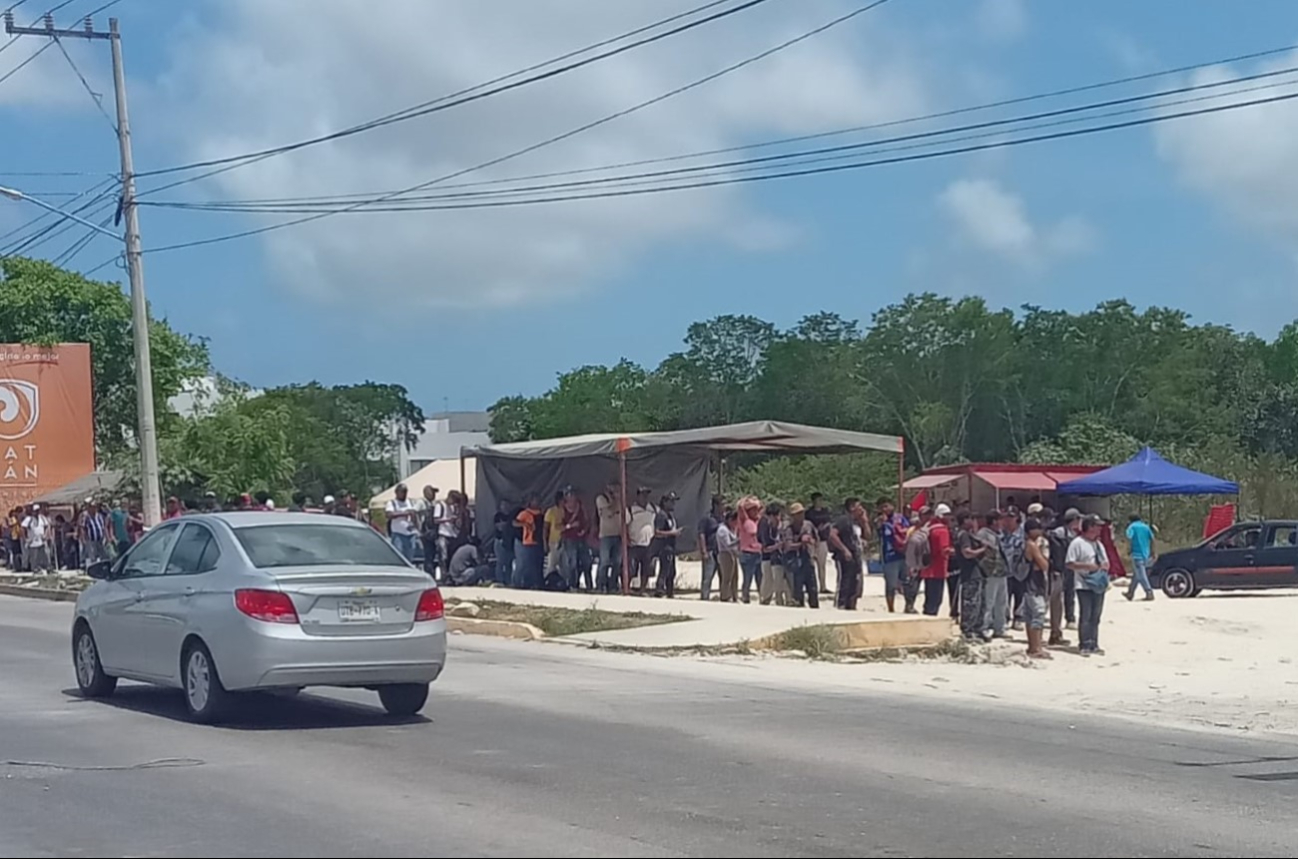 Soportan trayectos agotadores, calurosos y llenos hasta el tope, enfrentando condiciones difíciles en su viaje Soportan trayectos agotadores, calurosos y llenos hasta el tope, enfrentando condiciones difíciles en su viaje