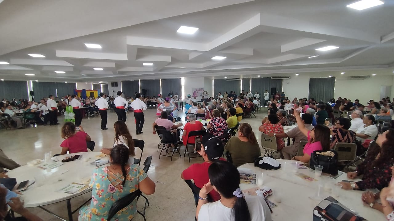 Tuvo un encuentro con docentes del municipio Tuvo un encuentro con docentes del municipio