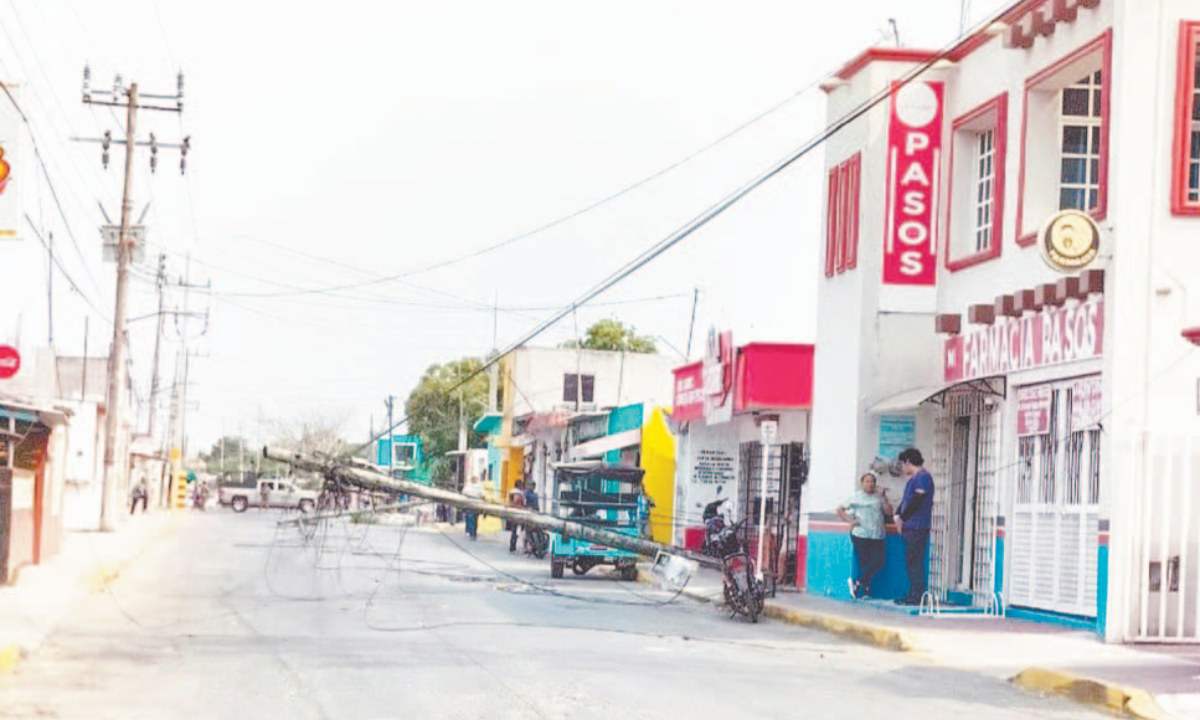 Sabancuy otra vez sin luz por culpa de un tráiler    