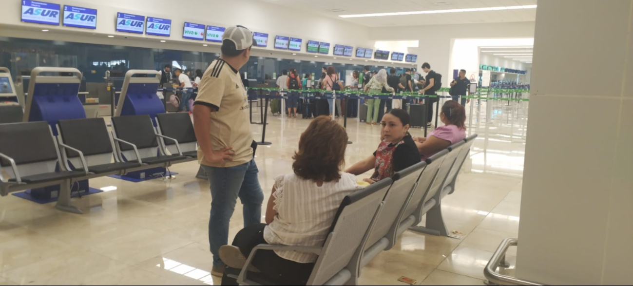 Vuelos regulares tanto de llegada como de salida Vuelos regulares tanto de llegada como de salida