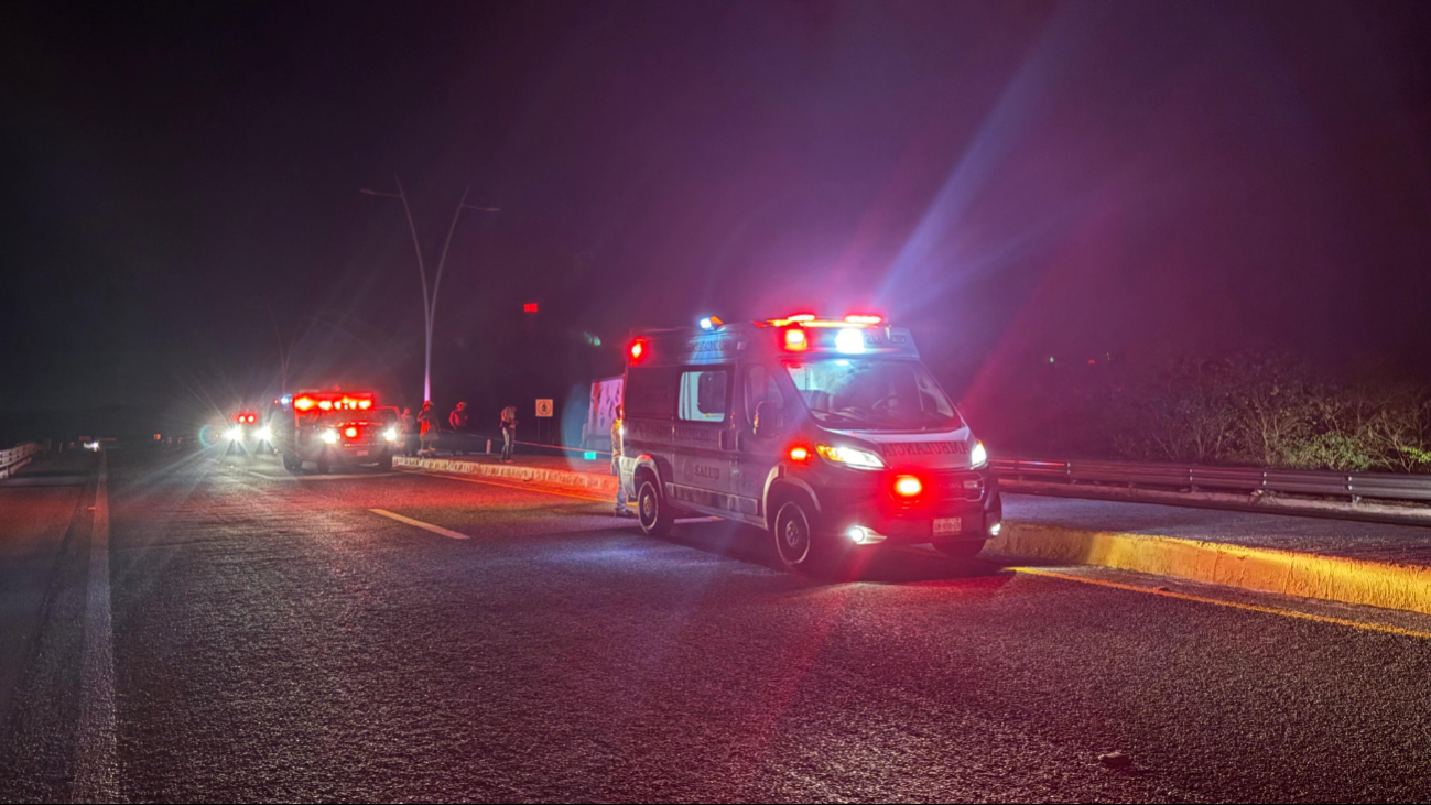 Agentes policiacos arribaron a la escena de la tragedia Agentes policiacos arribaron a la escena de la tragedia