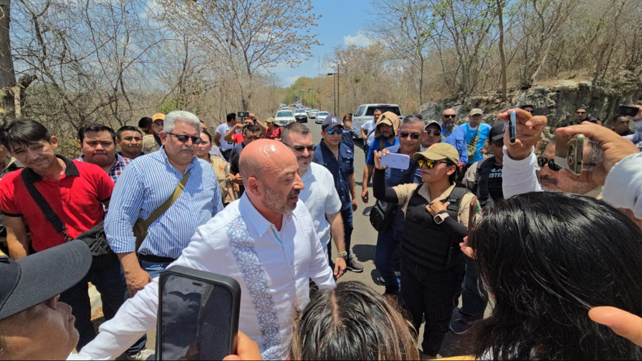 Al lugar llegó el fiscal, Renato Sales Al lugar llegó el fiscal, Renato Sales