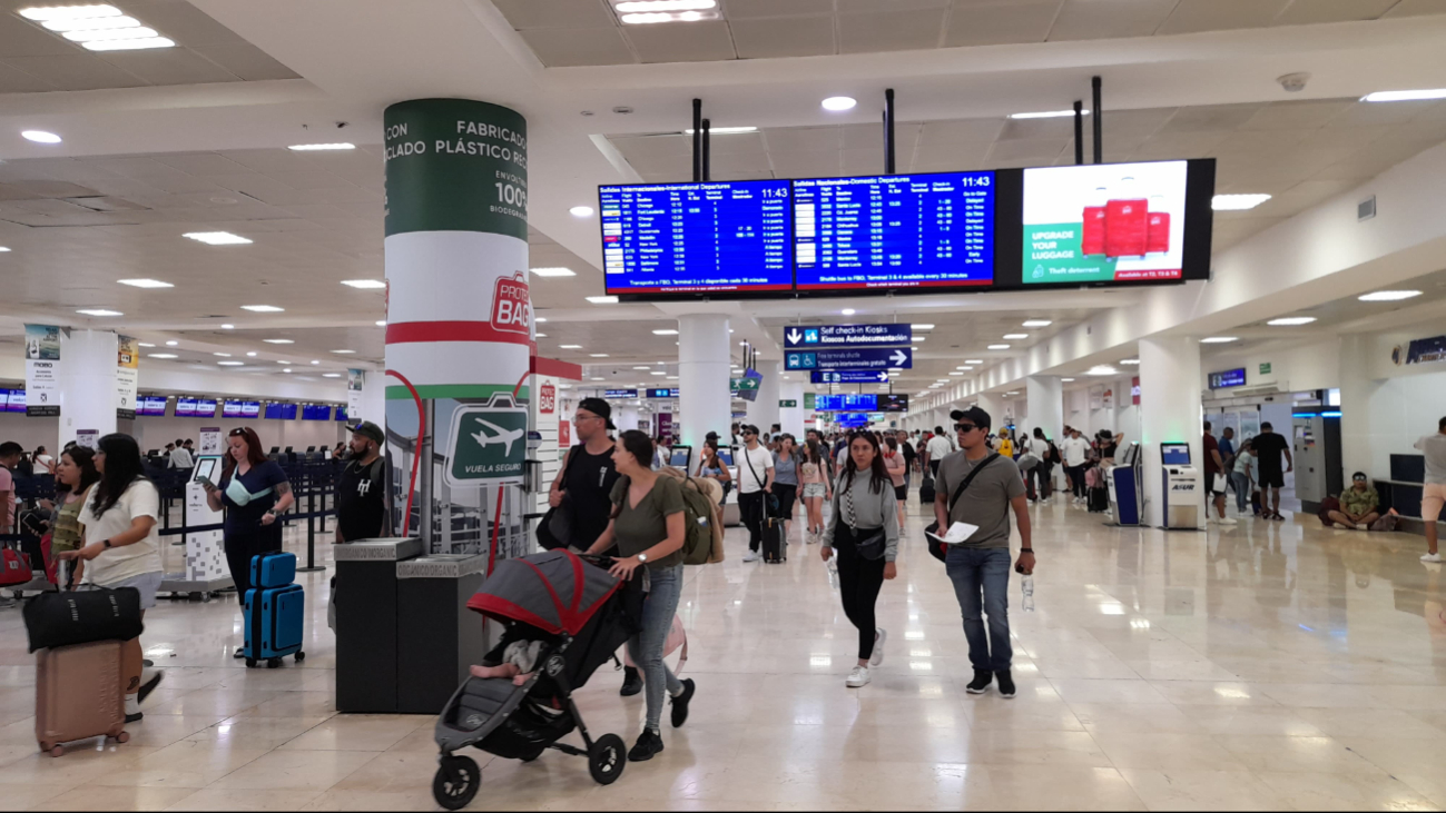 El aeropuerto de Cancún inició la semana con gran movilización de pasajeros El aeropuerto de Cancún inició la semana con gran movilización de pasajeros