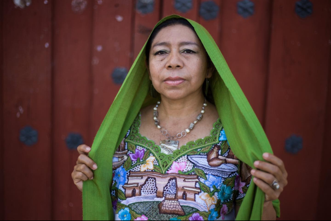Ganadora del Premio Estatal “María Lavalle Urbina, Benemérita del Estado” a la ciudadana Briceida Cuevas Cob Ganadora del Premio Estatal “María Lavalle Urbina, Benemérita del Estado” a la ciudadana Briceida Cuevas Cob