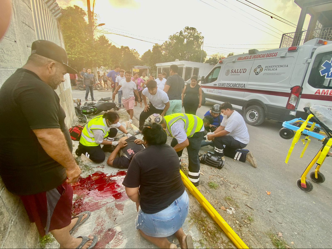 Imprudencia de motociclista genera aparatoso choque Imprudencia de motociclista genera aparatoso choque