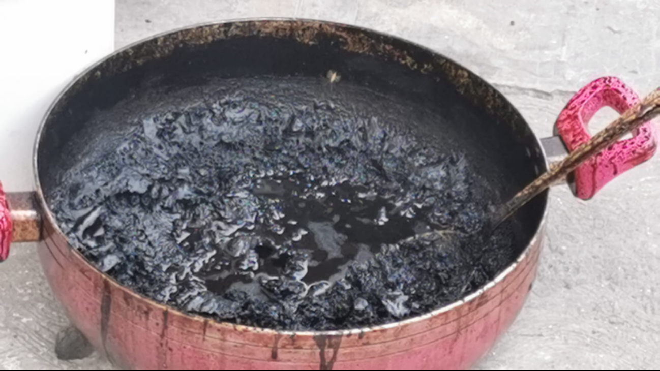 La dueña del negocio dejó una olla en la estufa La dueña del negocio dejó una olla en la estufa