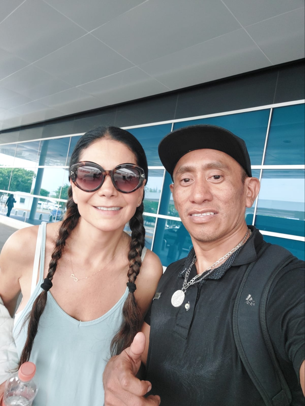 Paty Manterola fue de las pocas que posó con sus seguidores Paty Manterola fue de las pocas que posó con sus seguidores